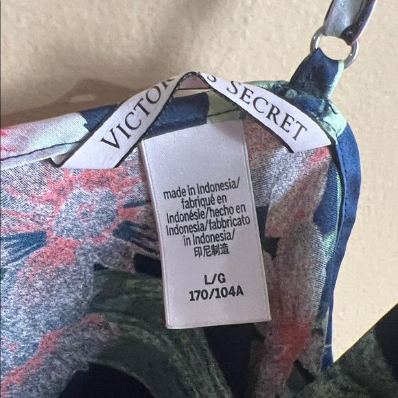 Victoria’s Secret Women’s Size Large Navy & Pink Floral Print Silky Sleep Tank - Picture 3 of 6